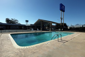 Hotel AMERICAS BEST VALUE INN UVALDE
