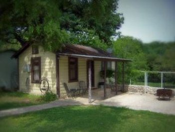 Hotel FRIO SPRINGS LODGES