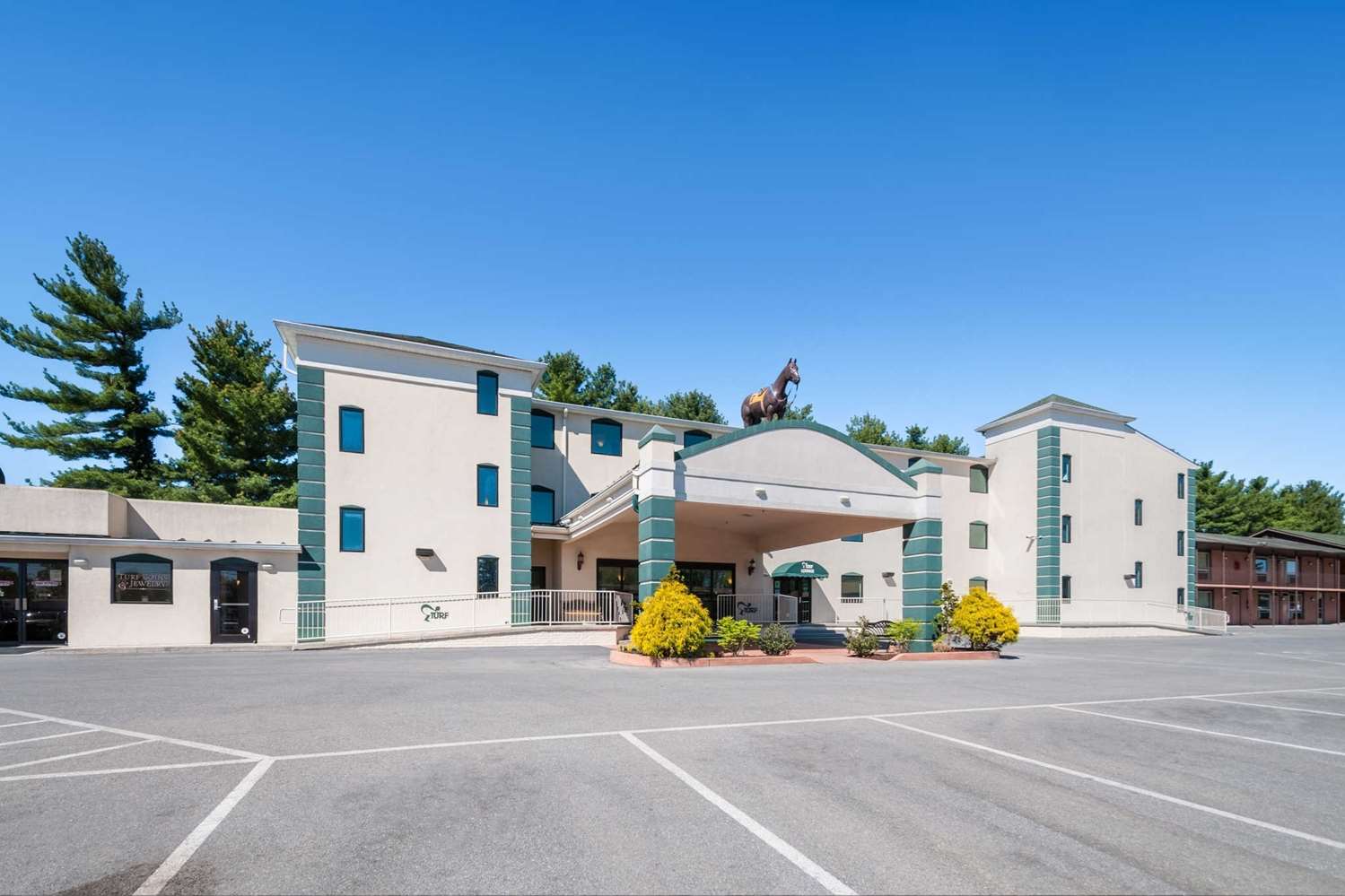Hotel RODEWAY INN & SUITES CHARLES TOWN
