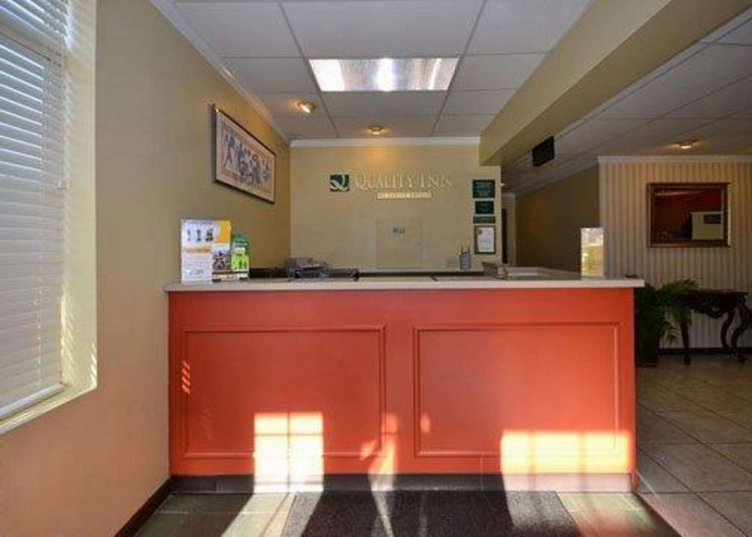 Hotel QUALITY INN DOWNTOWN