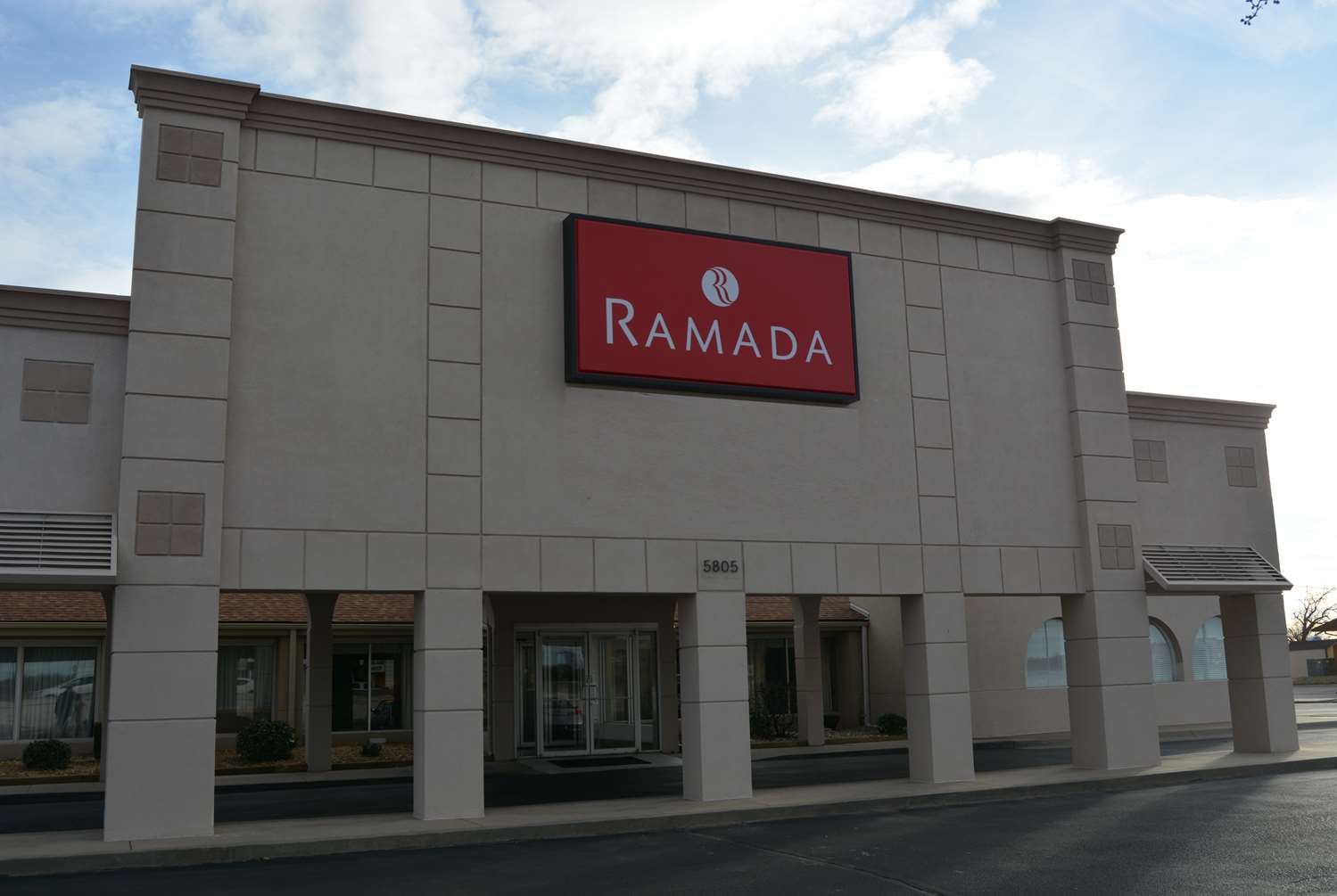 Hotel RAMADA WICHITA AIRPORT