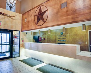 Hotel QUALITY INN & SUITES AIRPORT