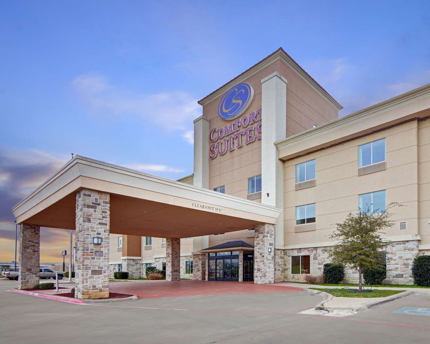 Hotel COMFORT SUITES NEAR CEDAR CREEK LAKE