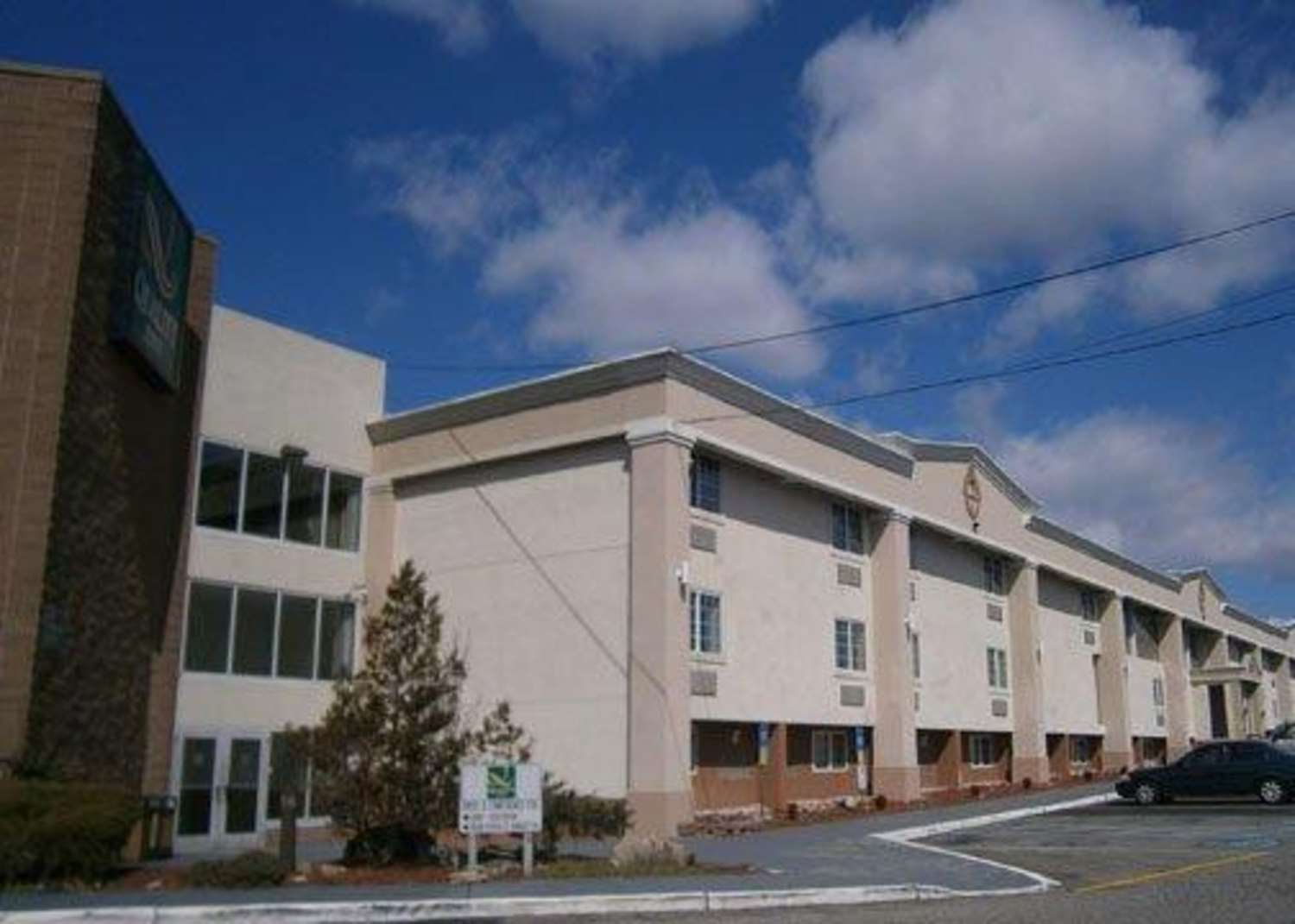 Hotel QUALITY INN & CONFERENCE CENTER