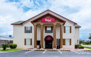 Hotel RED ROOF INN & SUITES PENSACOLA - NAS CORRY
