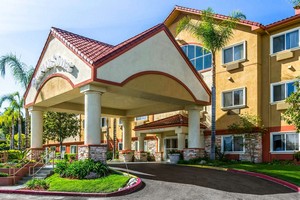 Hotel COMFORT SUITES NEAR SIX FLAGS MAGIC MOUNTAIN