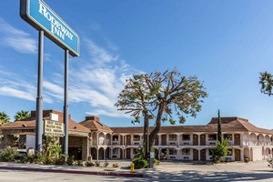 Hotel RODEWAY INN MAGIC MOUNTAIN AREA