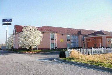 Hotel DAWSON VILLAGE INN