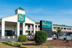 Hotel QUALITY INN CALHOUN