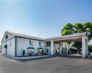 Hotel QUALITY INN & SUITES