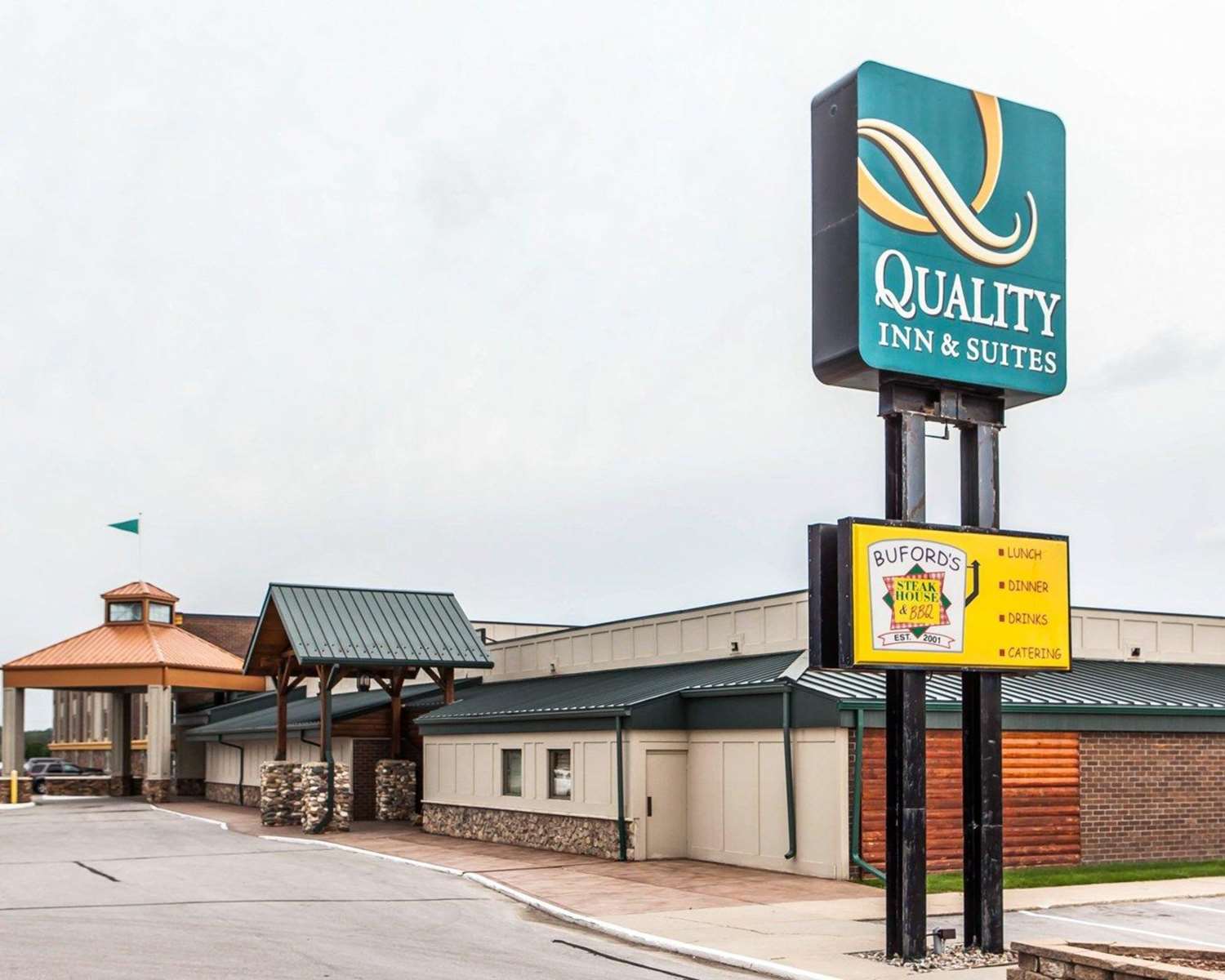 Hotel QUALITY INN & SUITES STARLITE VILLAGE CONFERENCE CENTER