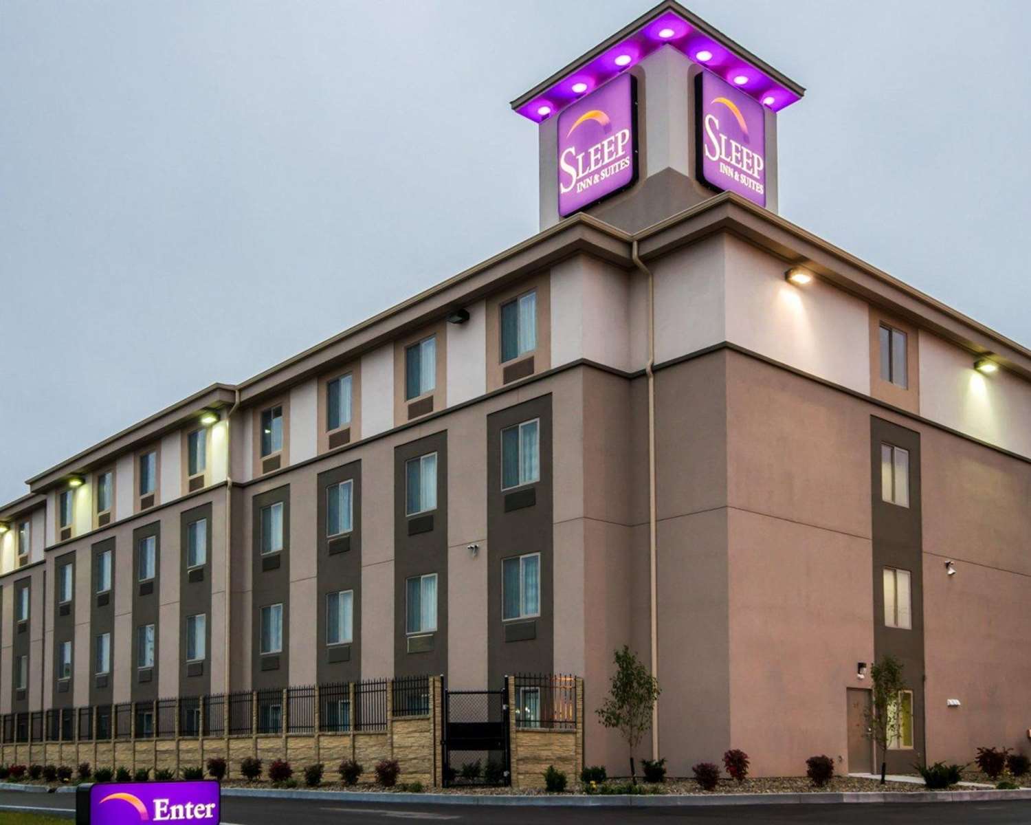 Hotel SLEEP INN & SUITES AND CONFERENCE CENTER DOWNTOWN