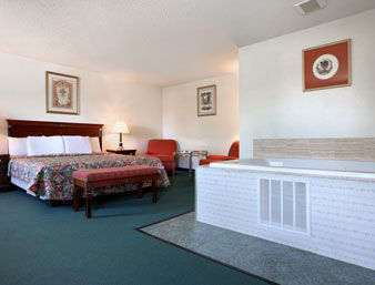 Hotel TRAVELODGE BY WYNDHAM WAUKEGAN GURNEE