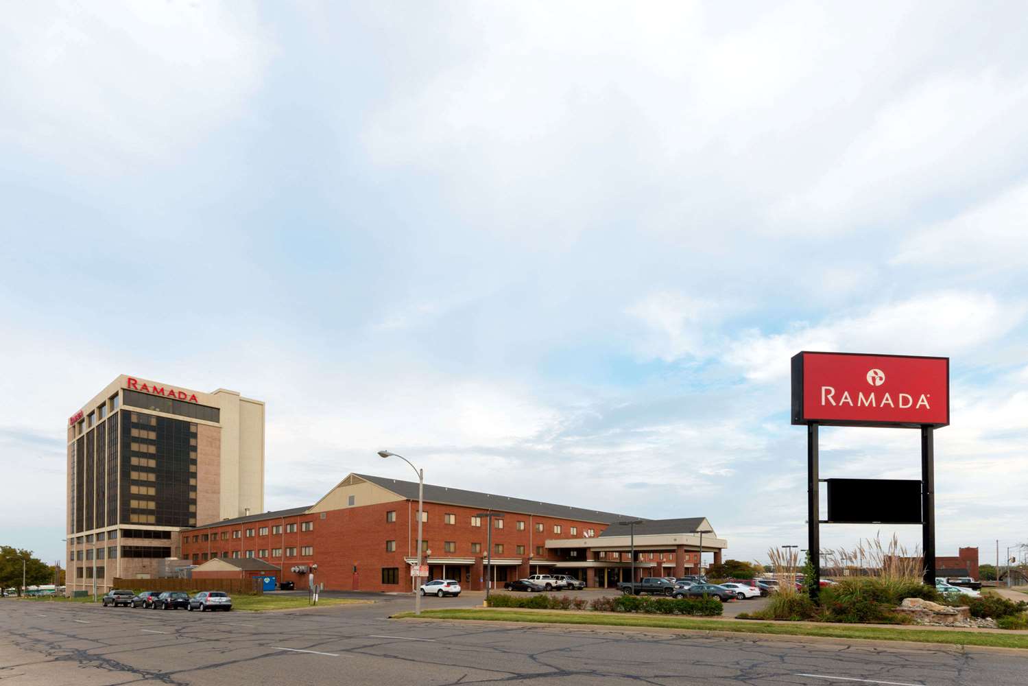 Hotel RAMADA TOPEKA DOWNTOWN HOTEL AND CONVENTION CENTER