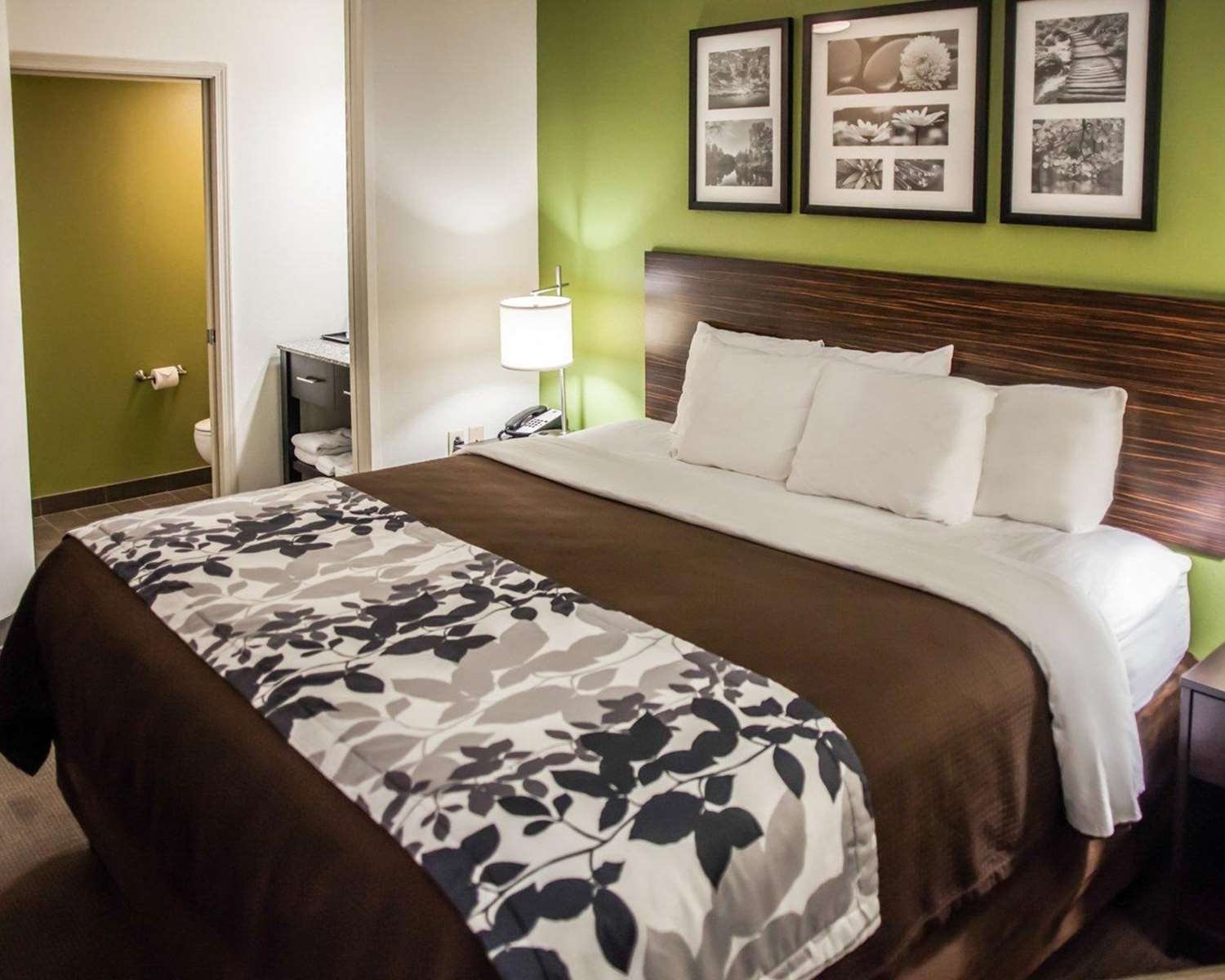 Hotel SLEEP INN & SUITES I-70 AT WANAMAKER