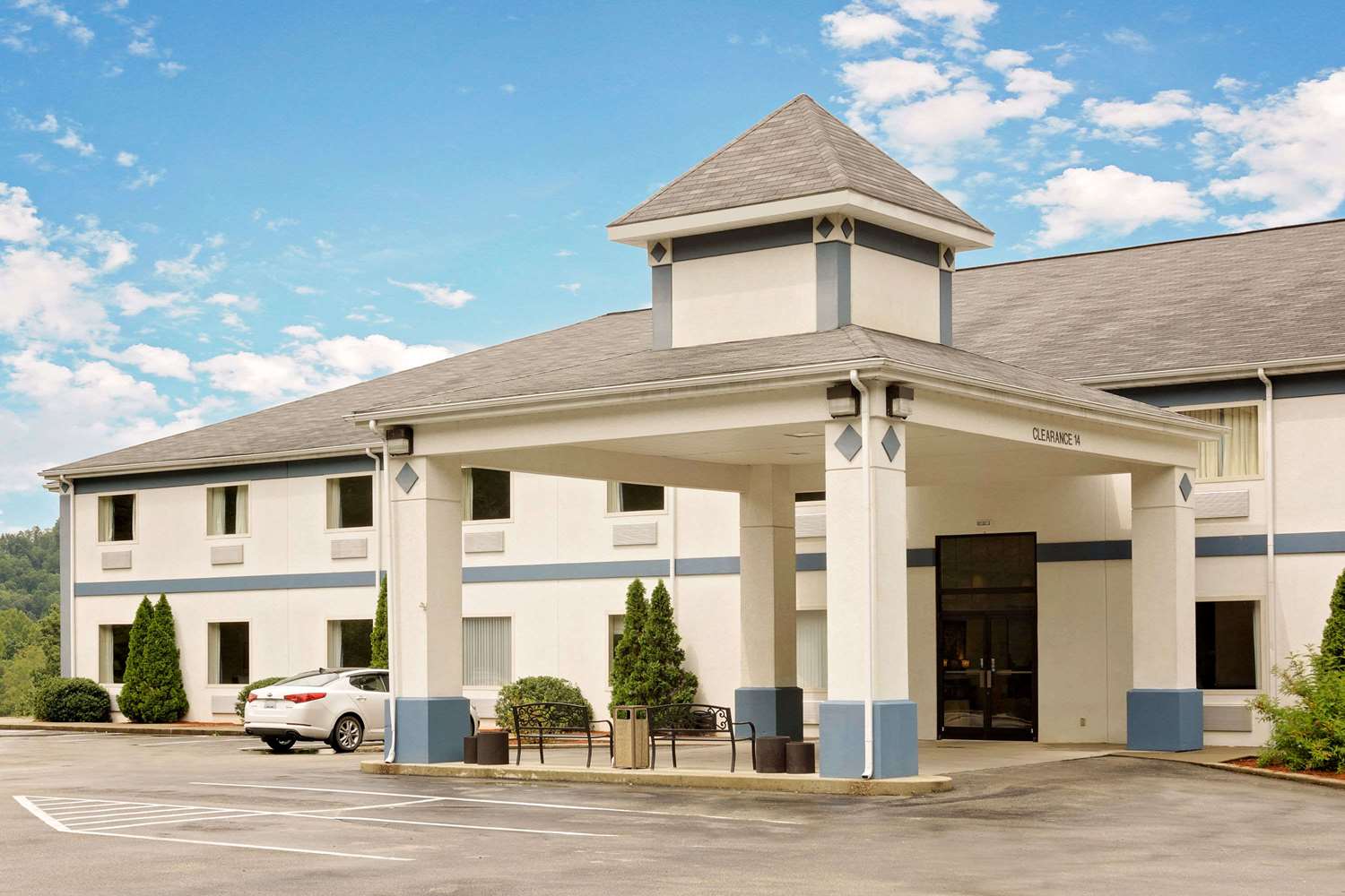 Hotel DAYS INN BY WYNDHAM WEST LIBERTY