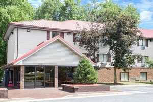 Hotel SUPER 8 WALDORF