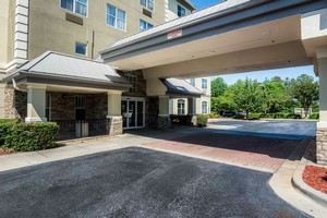 Hotel COMFORT INN & SUITES NEAR SIX FLAGS