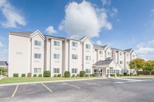Hotel MICROTEL INN & SUITES BY WYNDHAM ROGERS