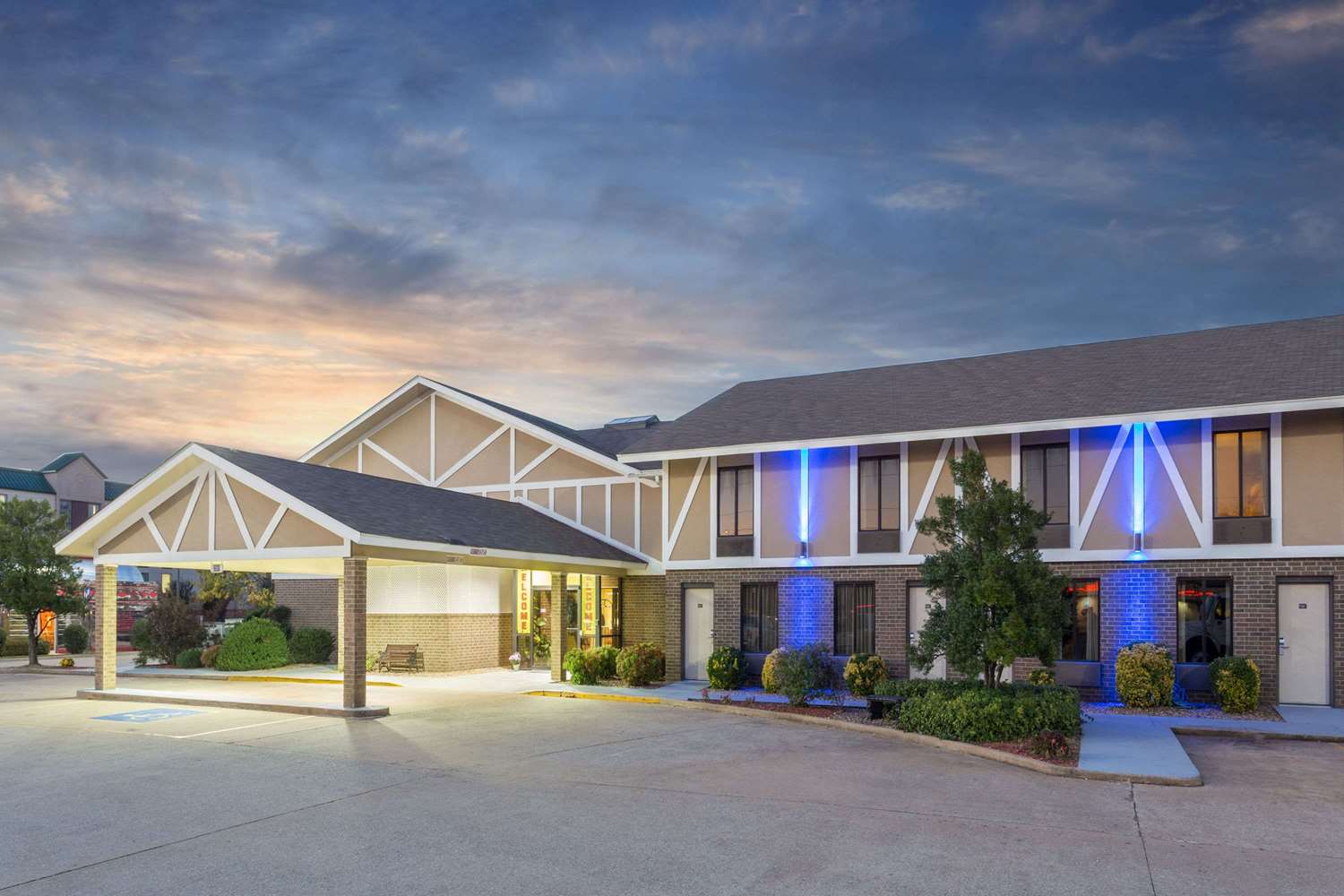 Hotel SUPER 8 BENTONVILLE