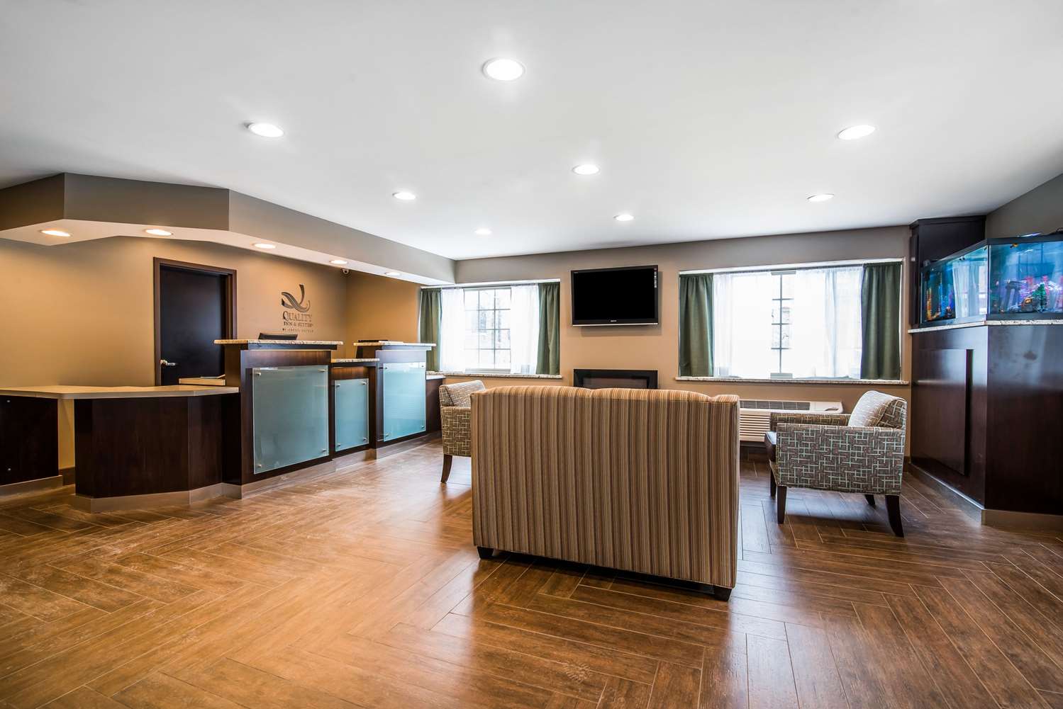 Hotel QUALITY INN & SUITES DOWNTOWN