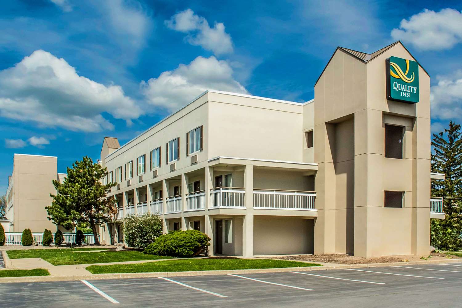 Hotel QUALITY INN SYRACUSE CARRIER CIRCLE