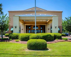 Hotel QUALITY INN & SUITES