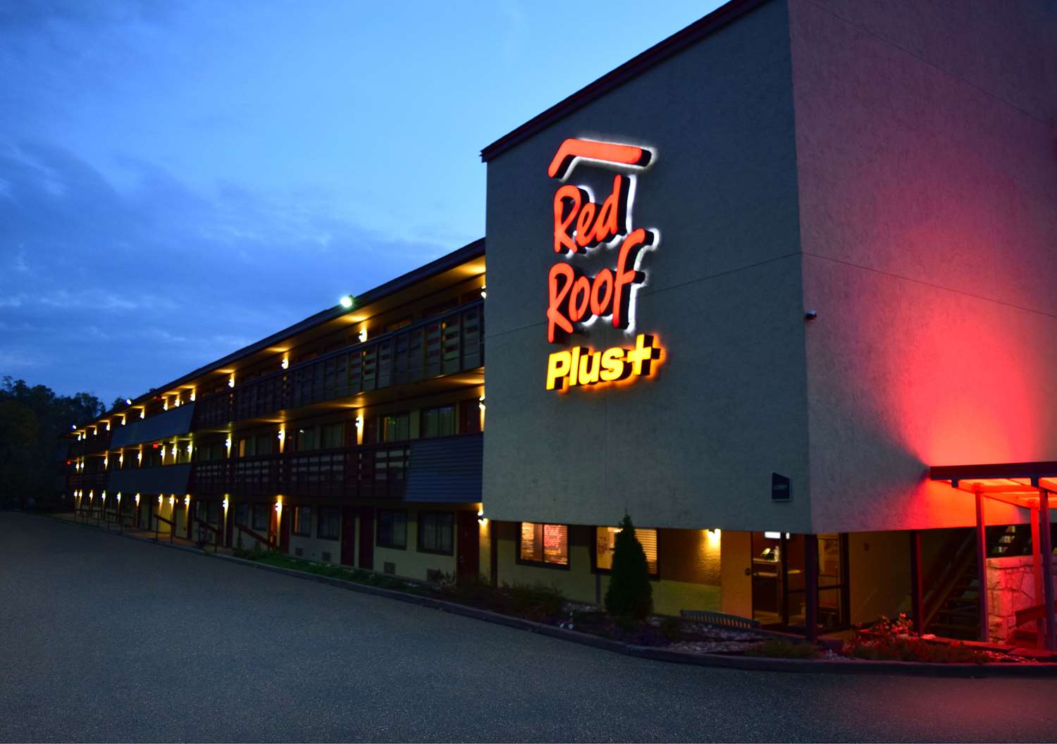 Hotel RED ROOF PLUS+ PITTSBURGH EAST - MONROEVILLE