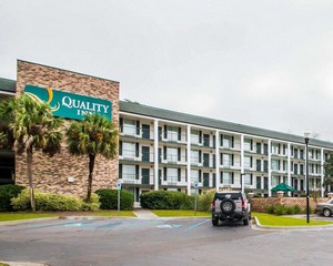Hotel QUALITY INN AT TOWN CENTER