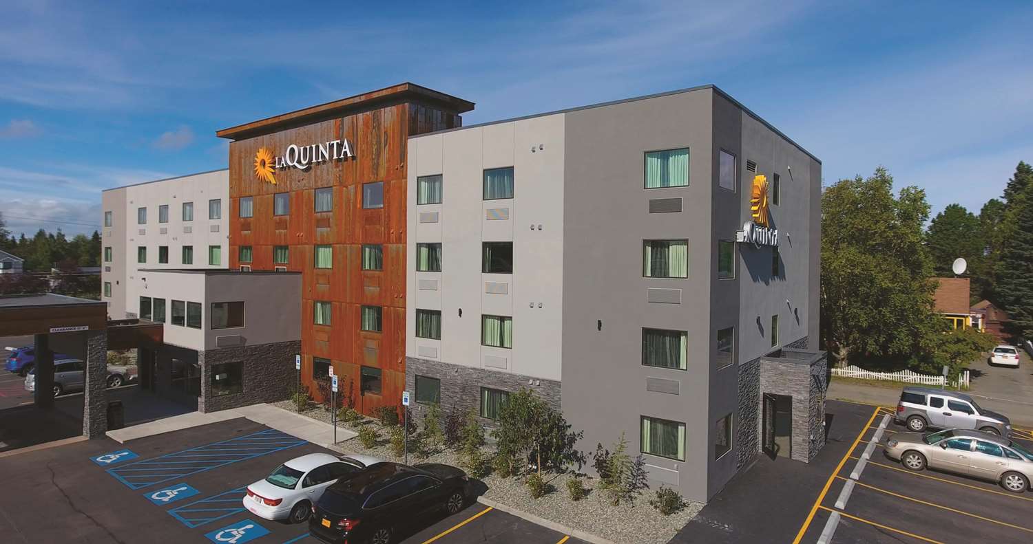 Hotel LA QUINTA INN & SUITES ANCHORAGE AIRPORT