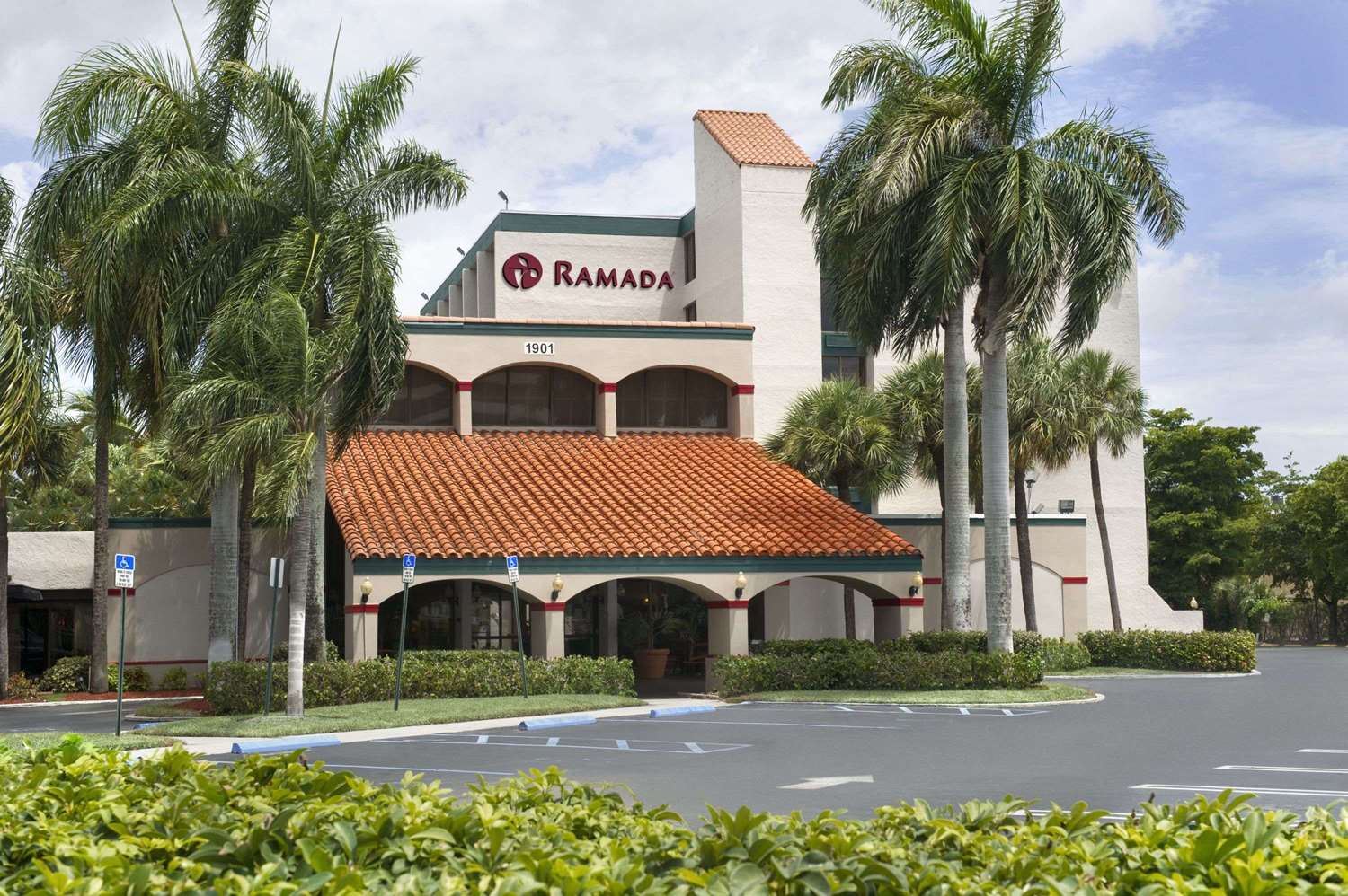 Hotel RAMADA BY WYNDHAM WEST PALM BEACH AIRPORT