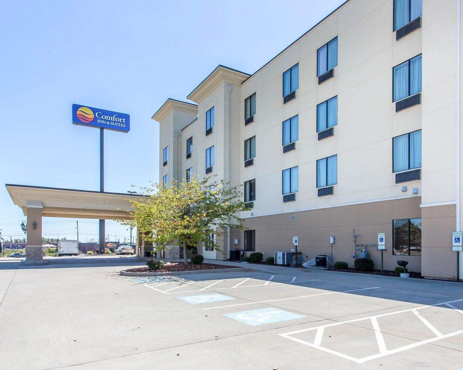 Hotel COMFORT INN & SUITES MADISONVILLE