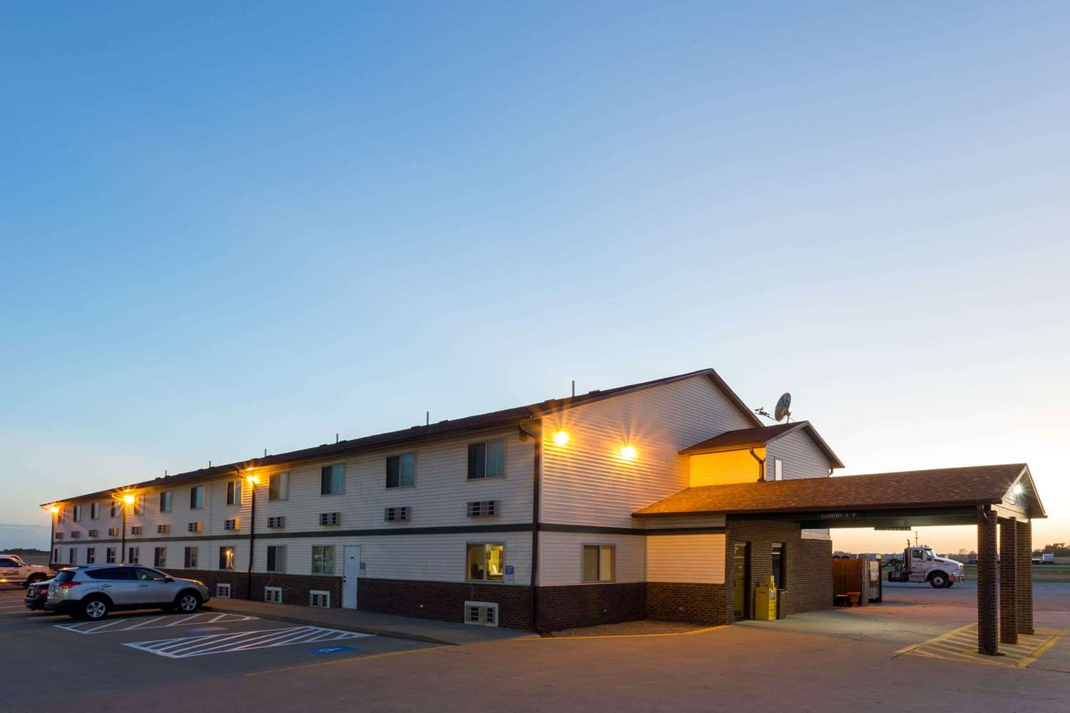 Hotel SUPER 8 BY WYNDHAM, MENDOTA